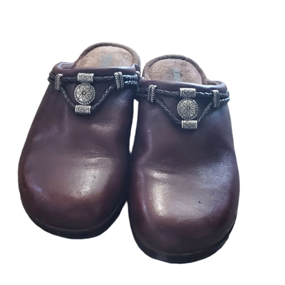 Minnetonka Chocolate Brown Leather Clogs